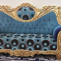 التخم ١٠ مقاعد النظافة جيدة  السعر ٦٥٠ الف بي مجال . الزولية ٣×٦ السعر...