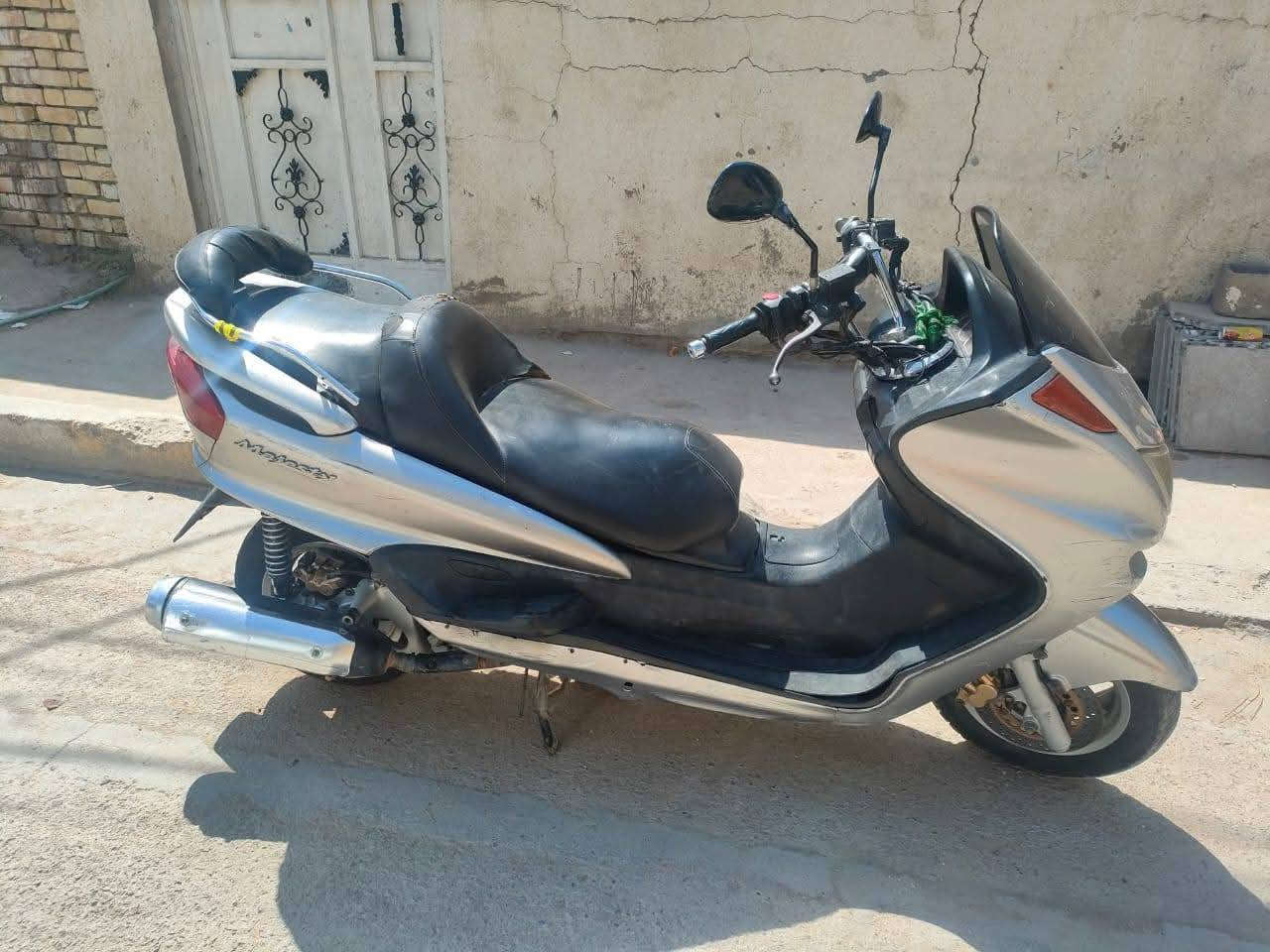 يالله سلام عليكم شباب دراجه ماجسته دبل رون للبيع الله شاهد كلشي مابيها  شغاله مابيها اي نقص  سعرها 550بيها مجال مكاني. بعداد الكماليه  رجاأء المو. شراي ليخابرني رقمي ***********      
 ملاحضه. ما متواجد عل فيس.
