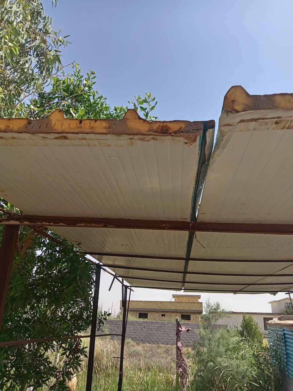 سلام عليكم سندويش البيع طول ست أمتار نضيفات وهاذ رقم واتصلو ***********
