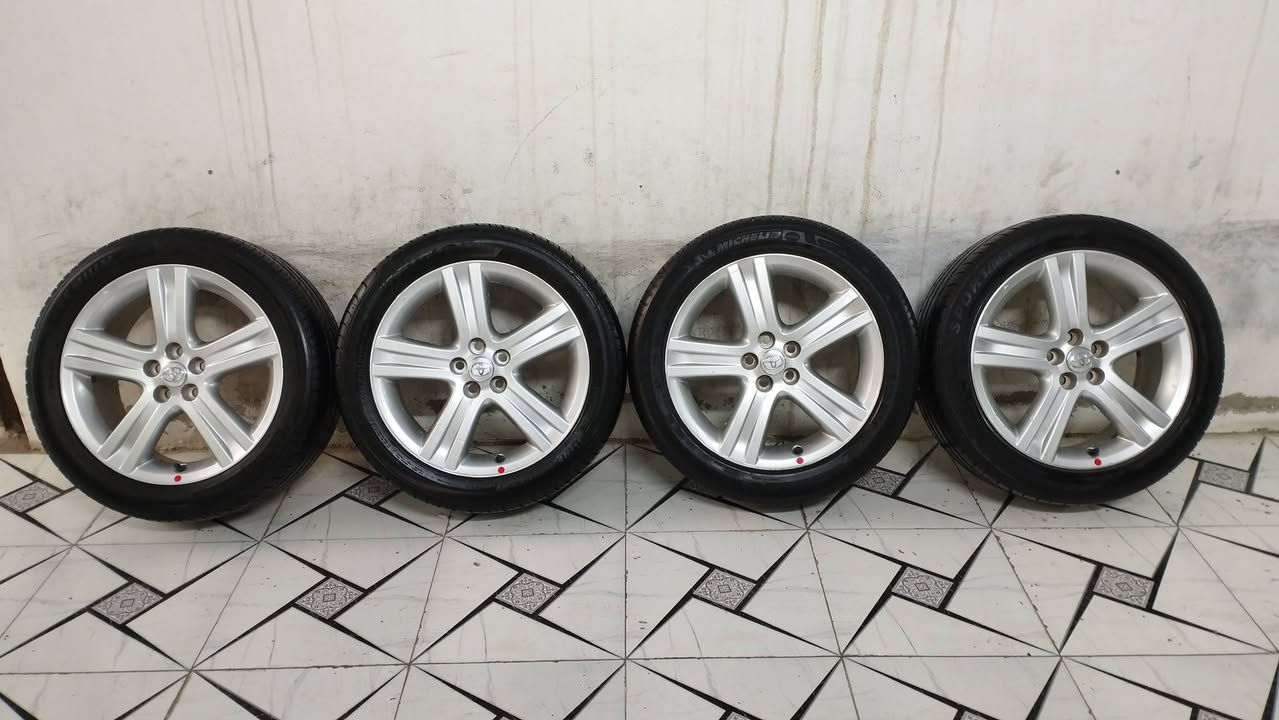 اسلام عليكم رخيص بلش سعر 360 الف واصل وجب جديد طخم عدد 4 ويل تايرات كورلا يرهم من كل من 19 22موديل حجم 17 شريكة أصلي بلادي لا كسر لا لحيم لا تصلح لا صباغ  شرط الفحص طخم طايرات نضيف قياس 215/50/17/سعر 360 الف عنوان كركوك قادسي أو لا يم نادي سولاف جامع رقم موبايل رقم اسيا بي واتساب *********** ***********
