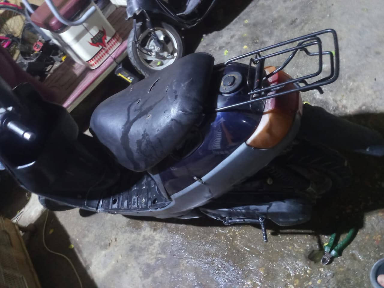 سلام عليكم حبايب دراجه بطه لبيع مديل 99 
دراجه حلوه كفرات جديد مابيها ونه نقص باتري نقص براك خلفي مكاني كربلاء قرب محطت قادسيه هاذه رقمي ***********
