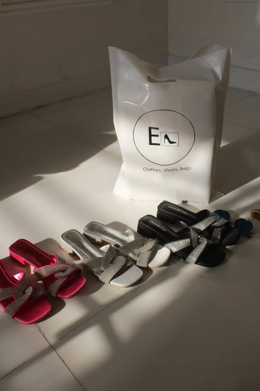 سعر الشوز 12فقط تركي مو شي قياسات كاملة


**إذا كنت صاحب هذا الإعلان وتريد حذفه لأي سبب، رجاءا أرسل رسالة إلى الدعم الفني**