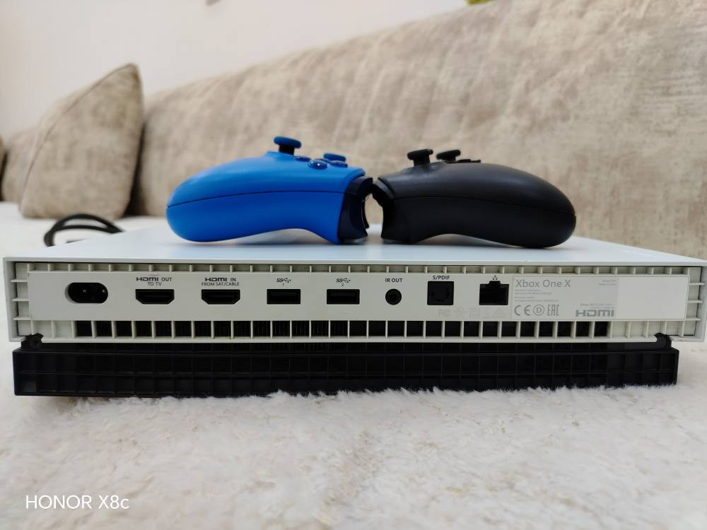 ئێکس بۆکس 1 x یکتیرا نەکراوە کەپس 2دەسک بیلادی لەگەلە هەمو شتێکی سعر230  بەشەرت شوین هەولێر *********** أربيل, العراق
