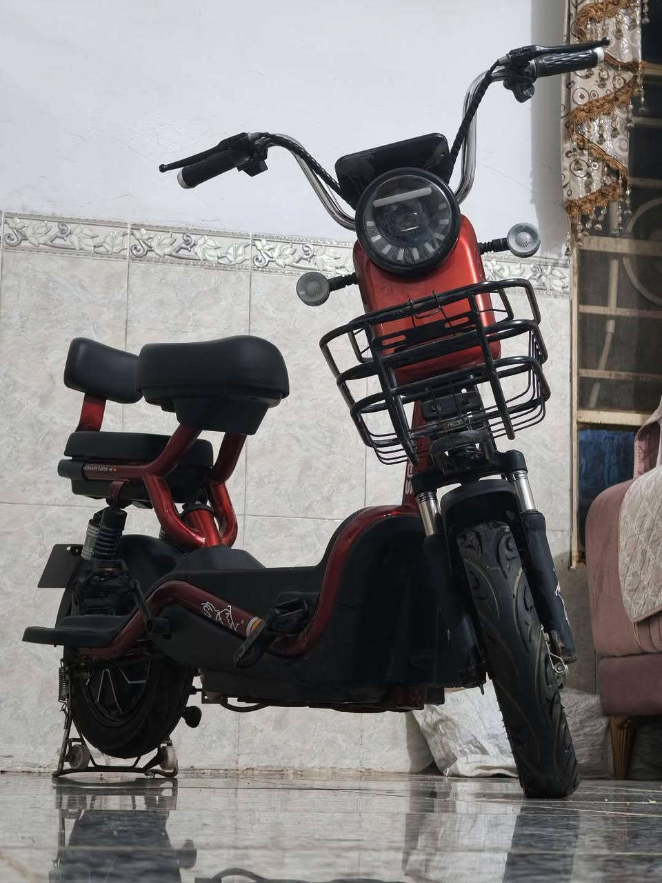السلام عليكم
مكلف بالنشر
بايسكل حجم 16 البايسكل. كللش جديد البايسكل صارلي 3 اشهر من طلعته كلش جديد البايسكل شوفت عينكم ما ناقصه ايشي كامل مكمل من كلشي ذراية نقص مابي البايسكل نقصه شغله وحده فقط بطاريته يرادلها تبديل فقط باقي الدراجه كل نقص مابيها بدل بطاريه وشغل وطلع 
اخوان سعره 300 وبي مجال للطيبين
***********
