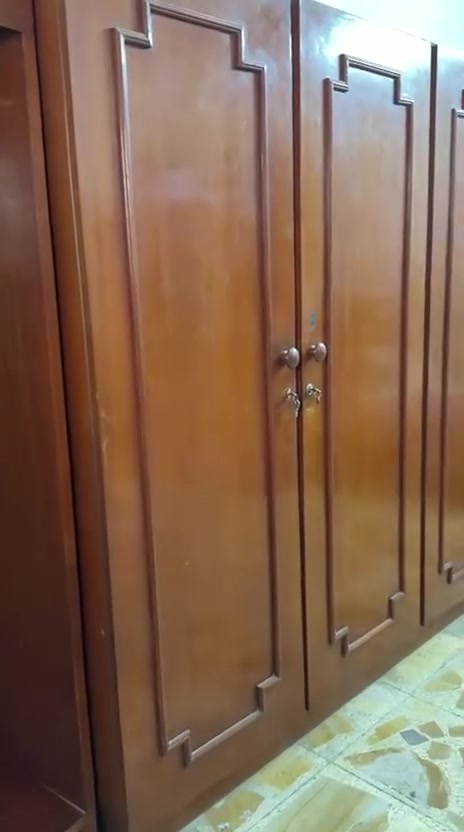 غرفة نوم 6 الواب صاج نظيفة تكمه بيع مستعجل 
500 الف عنواني بغداد المنصور
***********
