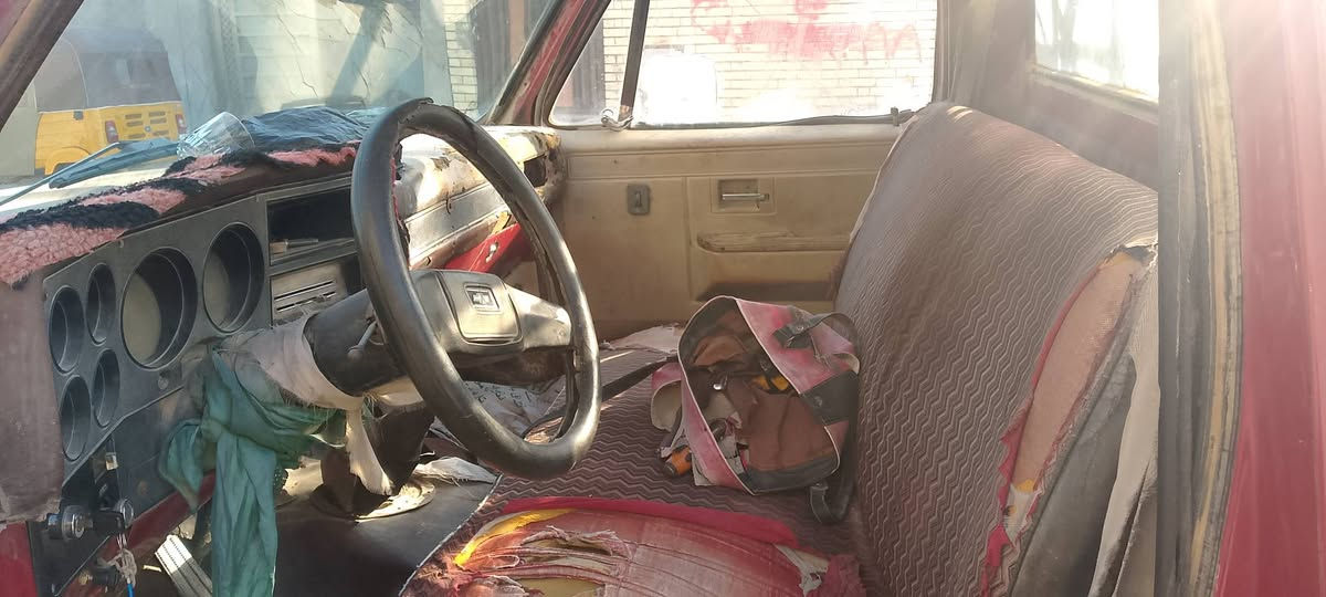 السلام عليكم شيفروليه للبيع مكان بغداد حي النصر موديل 85 6 سلندر رقم جديد صلاح الدين ***********
