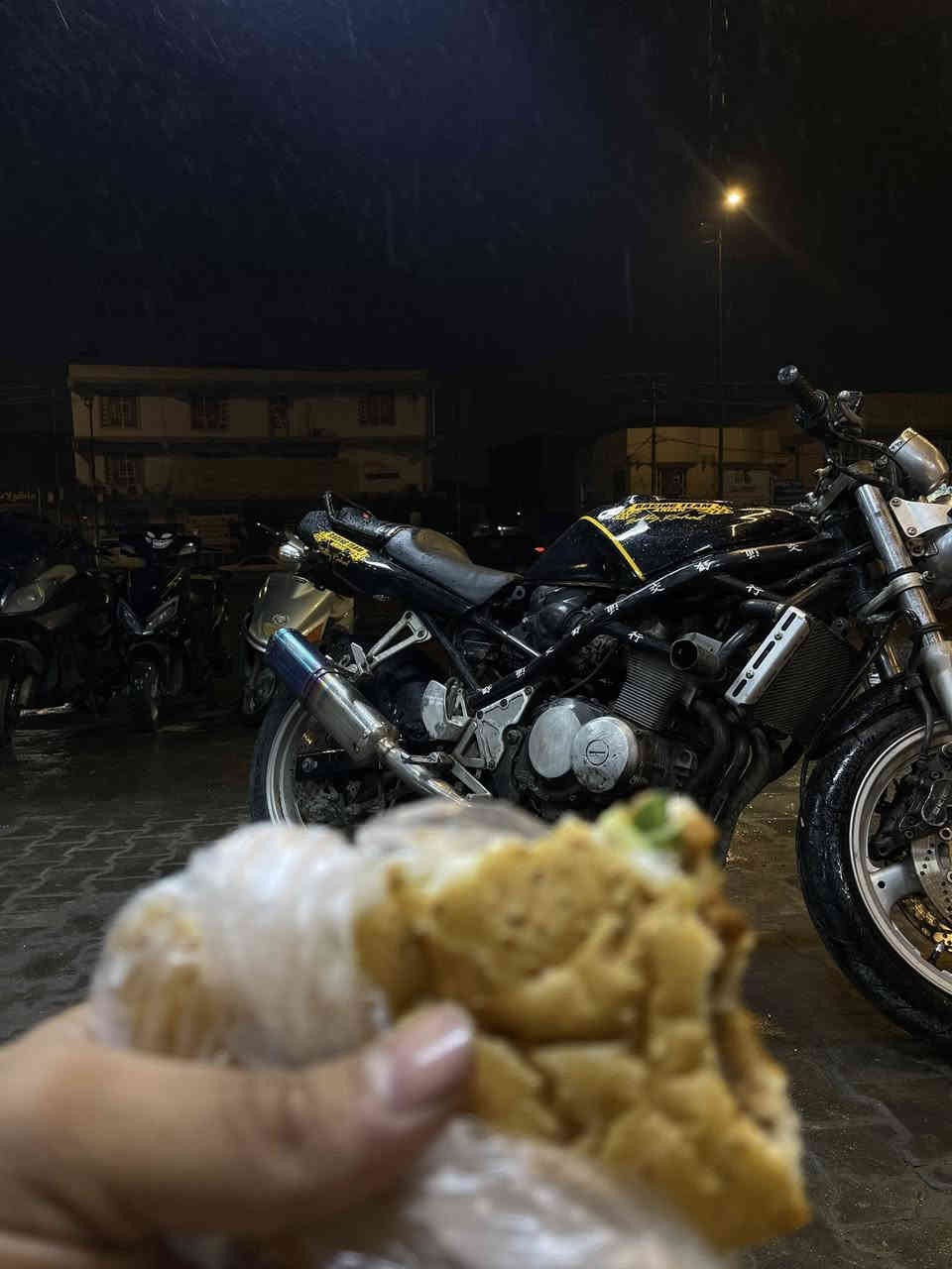 سلام عليكم بانده مكين 400cc مكينه كفاله عايزه فقط دبلات اماميه وصفاحيات الدراجه تخبل دهن كله موتل ومي زيتي مال جناي من الاخير 
سعرها 1350 وبيها مجال حك الجيه *********** مكاني نجف
