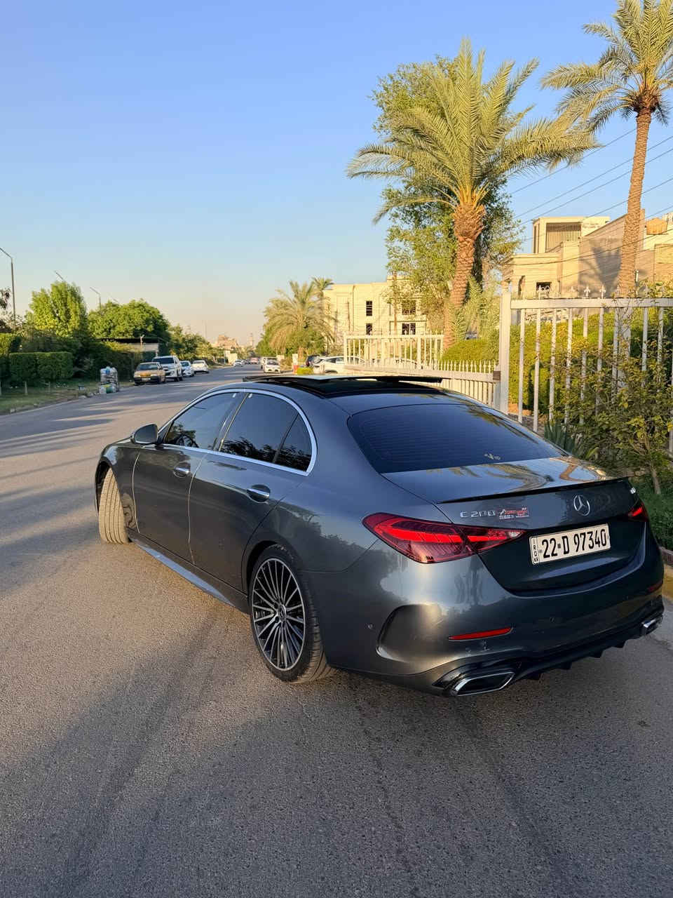 مرسيدس C200 
وارد خليجي الموديل: 2022
Amg. كت كامل بلادي مالته 
 • المواصفات:
 • فتحة سقف بانوراما 
 • خمس كاميرات
 • رادارات محيطيه
 •فورماتيك
 • دشبول خشي صاج
 • داخل اس كلاس 
 • مقاعد amg جي كلاس
 • ماشية:50 الف 
 • محرك 4 سلندر تيربو – اقتصادي وقوي
 • بصمة أبواب
 • تسخين كراسي أمامية
 • شحن وايرلس 
 • انطمة قيادة (eco,comfort,sport,sport+,individual)
 • نظام حفظ وضعيات الكراسي (Memory Seats)
 • كراسي كهرباء
 • مرايات كهربائية تطوي
 • رادار بالمري
 • ستيرن تدفئة
 • تحكم ستيرن وقيادة ذاتية
 • شاشة كبيرة ايباد 
 • نظام ملاحة (Navigation)
‏ • Apple CarPlay & Android Auto
 • نظام صوتي Burmester
 • إنارة داخلية ملونة (Ambient Lighting)
 • نظام مراقبة النقطة العمياء
 • رادار أمامي – تنبيه تصادم
 • نظام تتبع المسار / تنبيه الخروج من المسار
 • كاميرات 360 درجة + حساسات أمامية وخلفية
 • كشافات LED أصلية
 • تبديل ناعم – كير قوي
 • السيارة نظيفة كلش
حادث صبغ جاملغ وربع الباب ودعامية خلفية
مكان بغداد منصور 
السعر 320$
رقم الهاتف *********** بغداد, العراق
