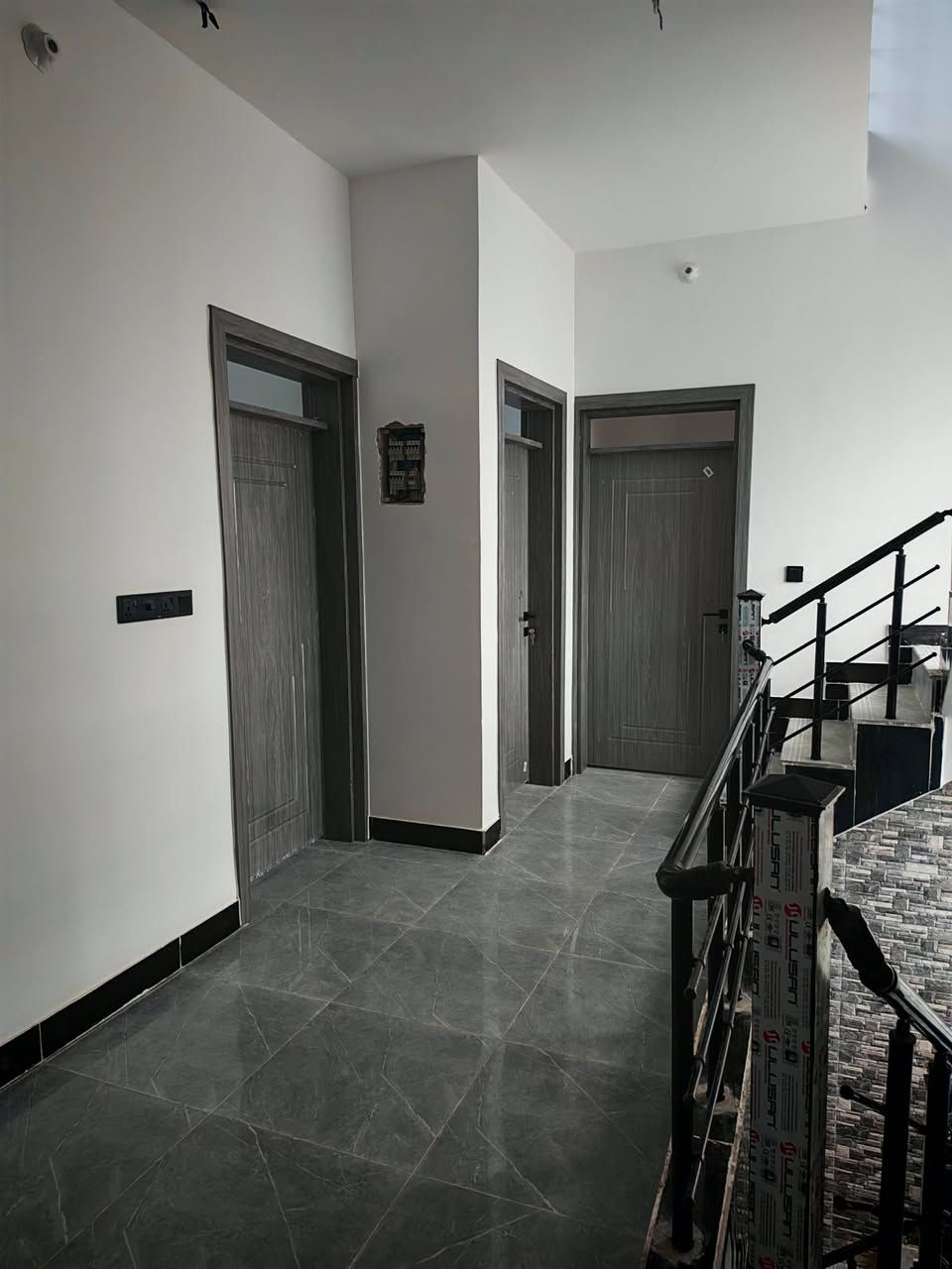 للإيجار مشتمل جديد بناء حديث
#المساحة ١٠٠ متر
#الموقع الاطفاء زراعي دليمات خلف مدرسة شقائق النعمان
#المحتويات طابقين اربع غرف نوم واستقبال ومطبخ حار وبارد ومجموعتين صحية
#للتواصل مع صاحب المنزل 
الاتصال على الرقم
***********
