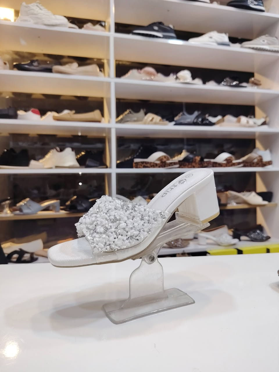 #جديد
#الآنسة
شحاطة نسائية
قياسات 37_41
فقط ب 15000 
مجمع حجي قاسم خلف حبيب مول
يوجد خدمة توصيل داخل خانقين
واتس ***********
