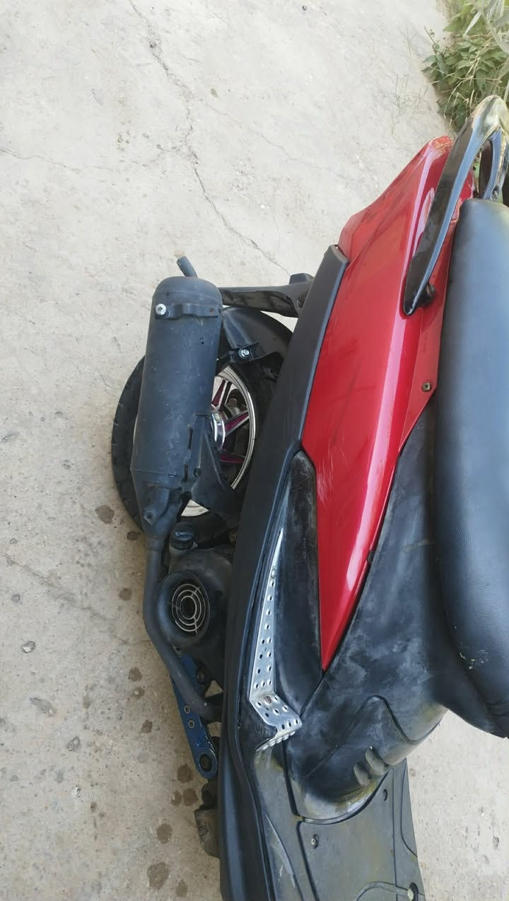 السلام عليكم عدله للبيع الدراجه كل نقص مابيها كامله مكينه فول نعومه دراجه تخبل حط بانزين وين متريد روح 
السعر ٥٠٠وبيها مجال ‭٠٧٧٦ ٣٦٤ ٦٩٣٧‬
