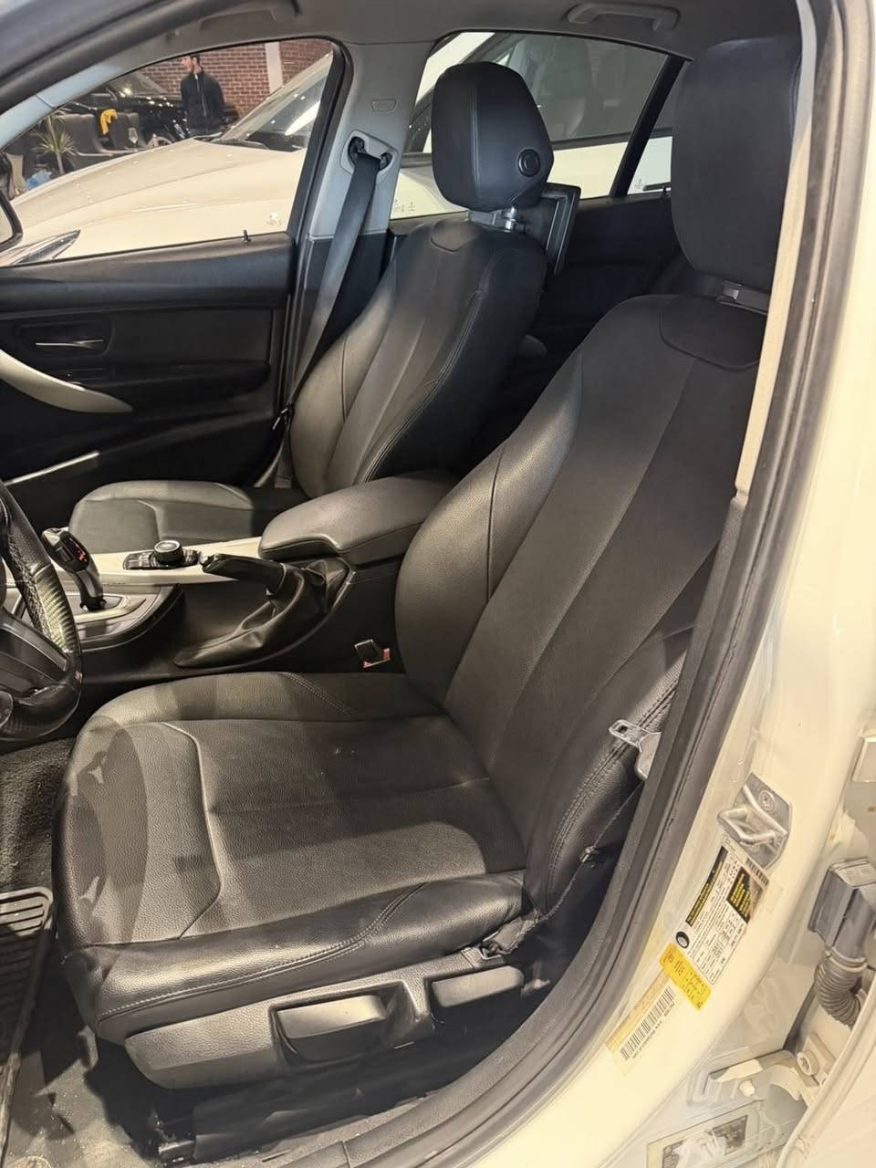 Bmw 320i 2.0t
مۆدێلی ٢٠١٦ 
بۆیاخ نیو بۆنیتی بۆیاخە بە کامل دەیفرۆشم بێناو بێ ئێرباگ
مواسەفات ستاندەرد کوشن نیوجلد کوشن هیتەر
ڕاداری خەتی جادە ڕاداری ئاوێنە زدە فول هیتەر 
چەندین مواسەفاتی تر
١٣٥ مامەڵەیەکی کەم


**إذا كنت صاحب هذا الإعلان وتريد حذفه لأي سبب، رجاءا أرسل رسالة إلى الدعم الفني**