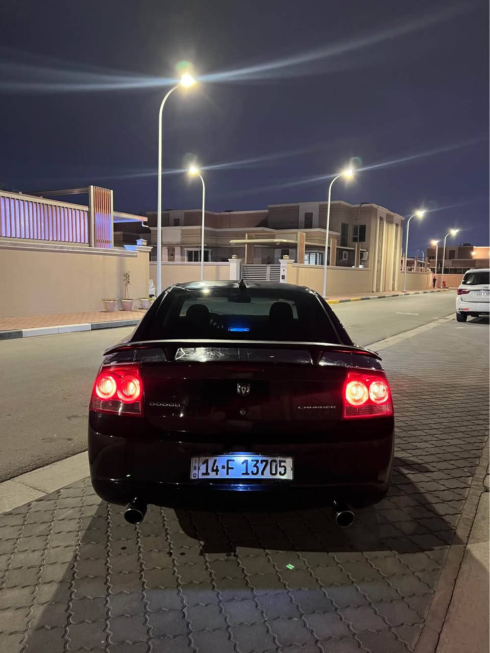 للبيع دودج جارجر 
موديل 2009 
رقم بصرة انكليزي بأسمي 
مكينه 3500 قبل شهر شديتهه كارتون السياره مكفوله من الصبغ فقط الكاط داير الجاملغ الخلفي وحواف الجامه الاماميه فقط مبدل 1-مكينه جديده2- وسلف 3-ودكشن حار 4-نوزلات 5-وبلكات 6-ومجاول 7-وبطاين بيبان 8-وكاردن 9-زنون عالي وناصي وبروجكترات 10-دوسات جديده 11-شاشه اندرويد 12- باور ستيرن تايرات نضافه 80 /100 الحداده الاماميه جديده ودسكات وتبريد السياراه خير من الله مصروف عليهه 
يحتاجلهه فقط حداده خلفيه السعر 115 وبيهه مجال قليل مكانهه البصره التنومه 
*********** البصرة, العراق
