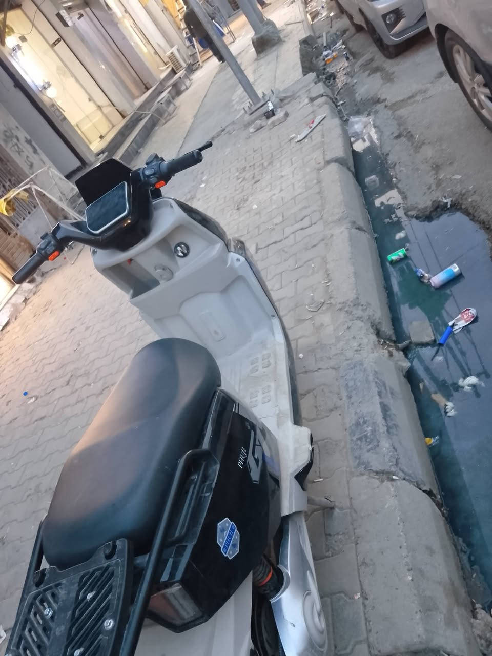 سلام عليكم دراجه ماركت فوجي غنيه عن التعريف 
6بطرايات /٨٠فولت سرعه ١٠٠ المكان الكراده كم ساره 
عراضه ٨٠٠وبيه مجال دراجه صارله شهر طالعه من المعرض 
***********
