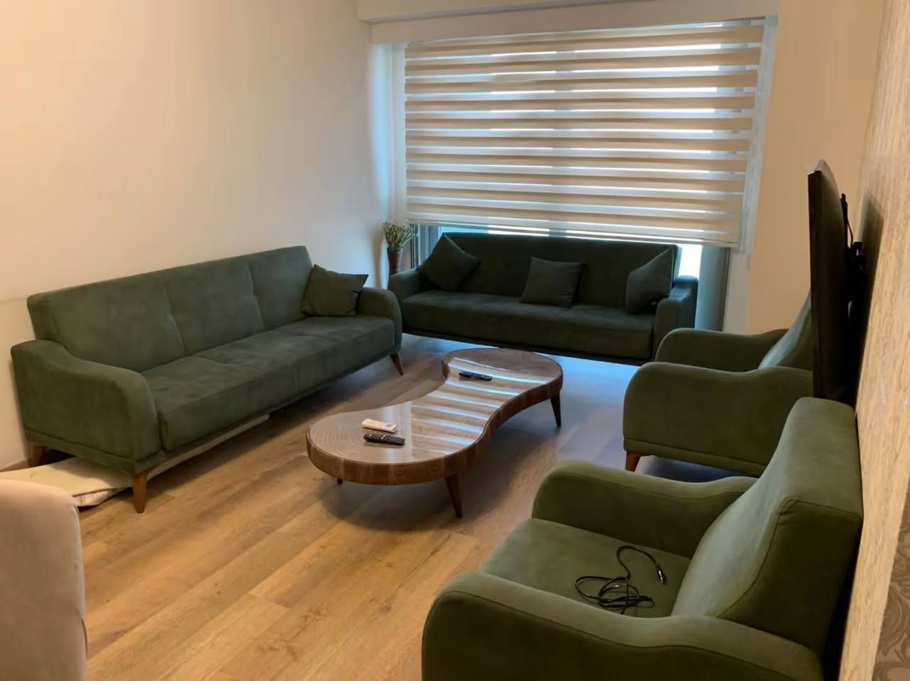 ***********
شوقە   MRF QUATTRO بۆ كري لە كواترو تاور   
🔵 2+1 دوو ژووری 
🟤 91 متري
🔵  دوو ژووری نووستن 
🟤 هۆڵ
🔵 چێشتخانە
🟤 بلکۆن
🔹🔹🔹🔹🔹
شقة غرفتين وصالة  الايجار  من مجمع كواترو تاور 
🔹 2+1  
 🔸91م
🔸 غرفتيننوم
 صالة 
🔸مطبخ 
🔸حمام 
 🔸بلكون 

***********📞
