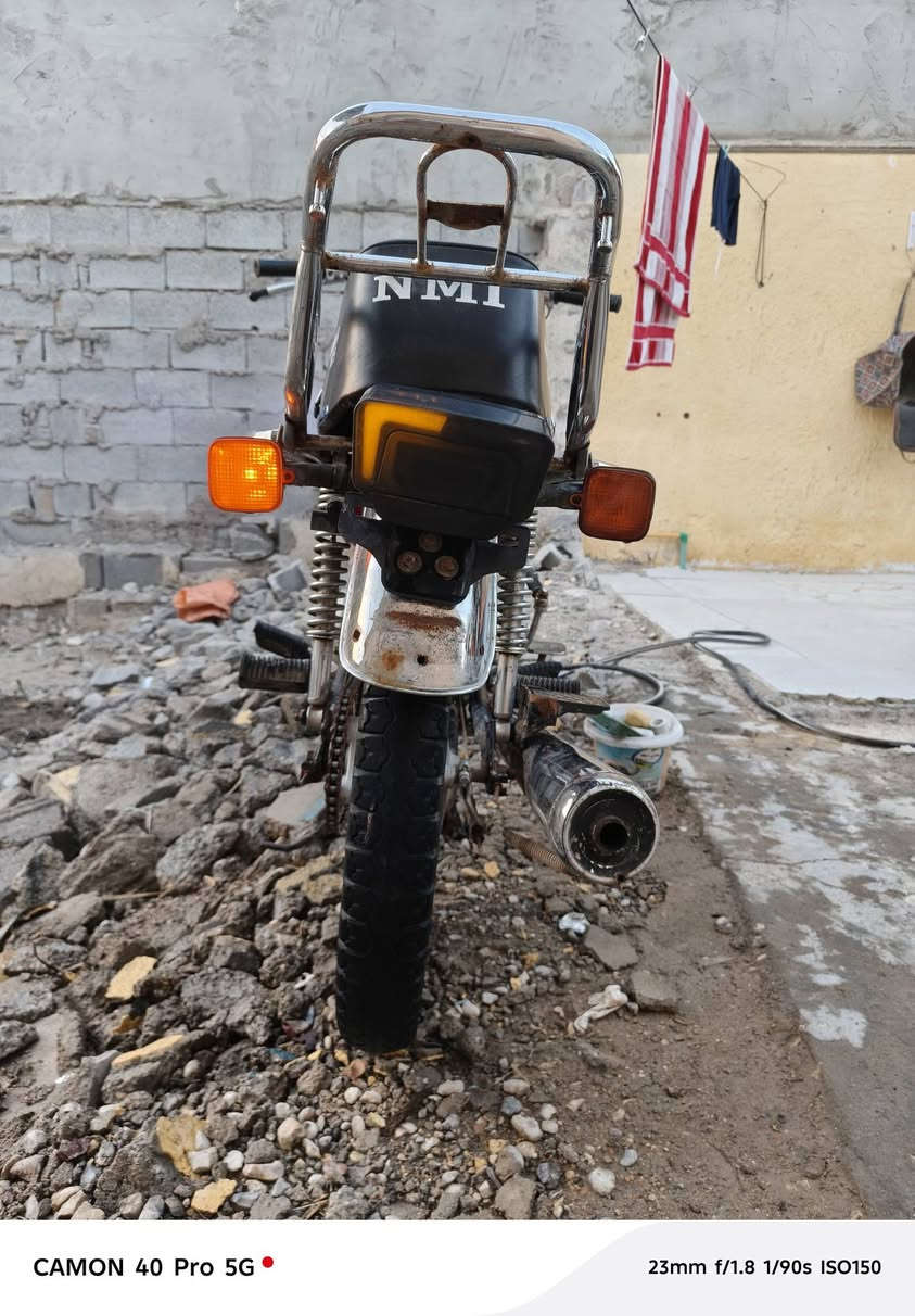 السلام عليكم من رخصة الادمن عندي دراجة اربعه كير نوع تايكر موديل 23 اوراق كامله اصليه مو اسكنر دراجه خير من الله كلشي بيها شغال كهربائيات نقصها بس كفرات زنجيل معروضة ب650 مكاني حي الحكيم الاتصال على *********** بي واتساب
