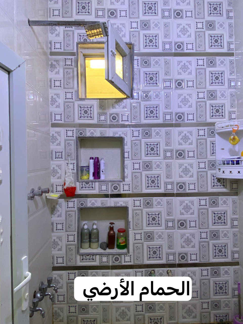 السلام عليكم دار للبيع بناء جديد 2024  المساحه 100مسلح طابقين في منطقه الغرير بفرع دلاليه ابو عمار القريشي   يحتوي على 3غرف نوم ومطبخ حار ومطبخ بارد و2حمام واستقبال والمنطقه كامله الخدمات ماء جديد ومجاري جديده والشارع صب جديد  وباقي التفاصيل موجوده بلصور  السعر 110 مليون وبي مجال بسيط رقمي ***********
