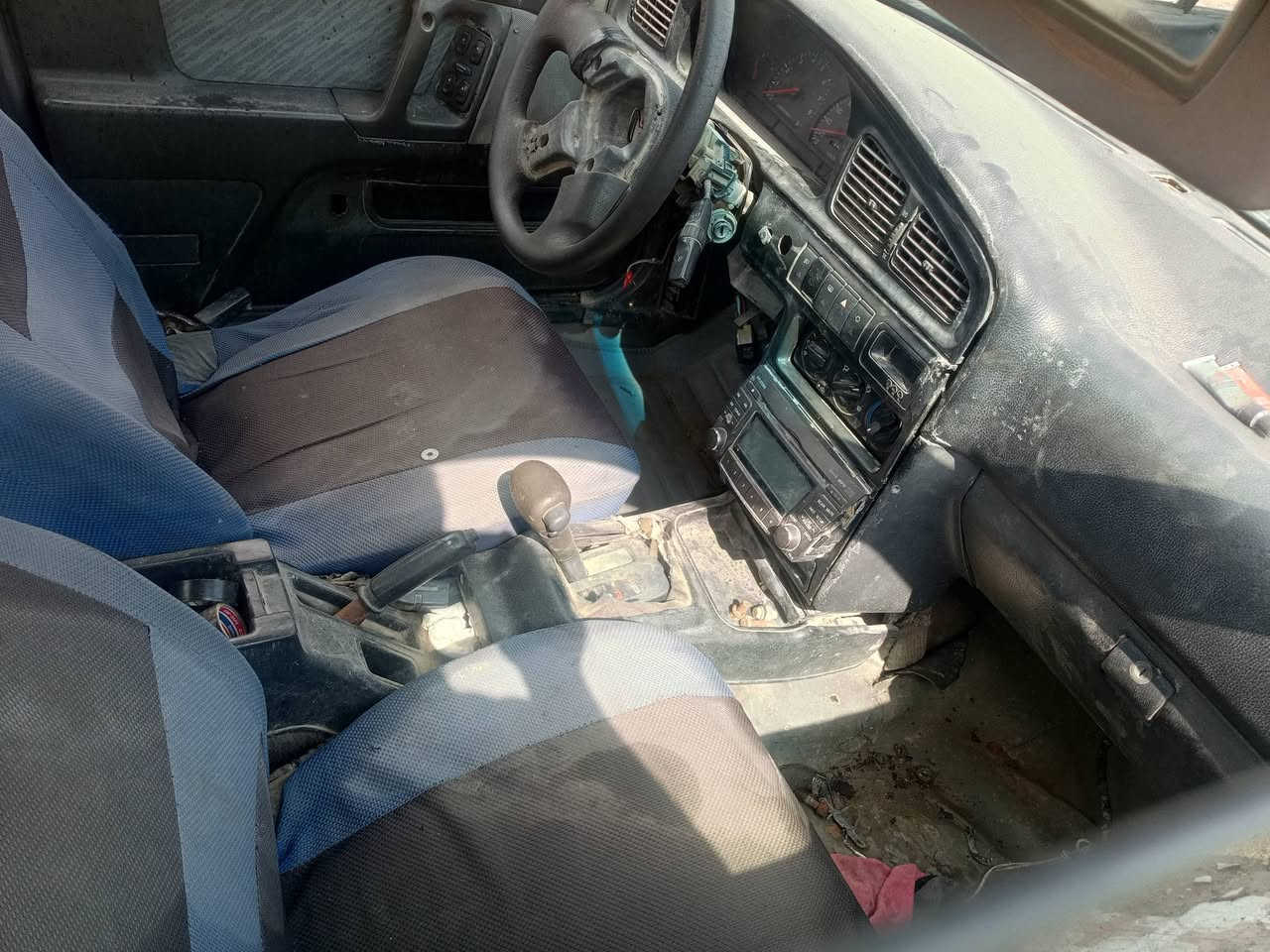 سلام عليكم سياره النتره رقم نكاليسي صحبه بدياله سنويه جديده بيه مكينه بكاجو موديل١٢السياره ماندل راعيه*********** السعر 16 وارقه
