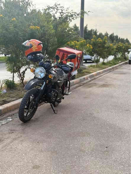 دراجة RKC 200 cc للبيع 

الدراجة صارلها ٩ أيام من طالعة من المعرض و الدراجة معروفة شنو من شركة keeway الإيطالية 

دراجة تجمع بين دايون و بوكسر 
أنعم من الدايون و بقوة البوكسر و هذا شكلها مثل ما موضح 

الدراجة ماشية ٥٠٠٠ كيلو جديدة بعدها و سبب البيع ترك الدلڤري 

السعر 2,600000

علماً ان سعرها الجديدة ب 2,950000

*********** النجف
