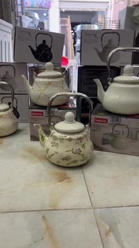 قوري معدن • بالة • شارع المجمعات