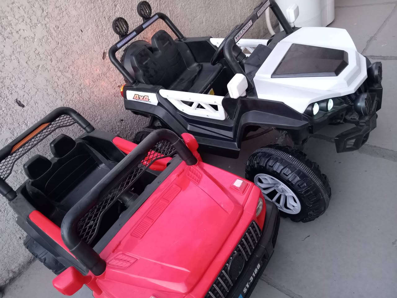 السلام عليكم عندي غراض للبيع سيارة اطفال عدد2 وغساله اطفال وبايسكل  للاستفسار اتصال على الارقم *********** مكاني الوزيريه شارع المغرب
