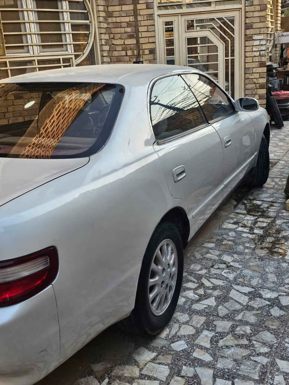 السلام عليكم
شيزر موديل 2000 رقم بصره انكليزي مشروع وطني  باسمي سنويته ورقم وهزه جديده توني مداوره السياره  مكينه وكير  2.5 وتبريد  نضيفات حداديه نضيفه عربانه خلفيه جديده مابيه ضربه قويه سياره بيه ربع امامي مبدل فقط 
مكاني النجف الأشرف الكوفه 
*********** 
سعر 55 وبيه مجال بسيط
