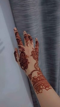 حنة هندي • ثابتة • أسود وأحمر