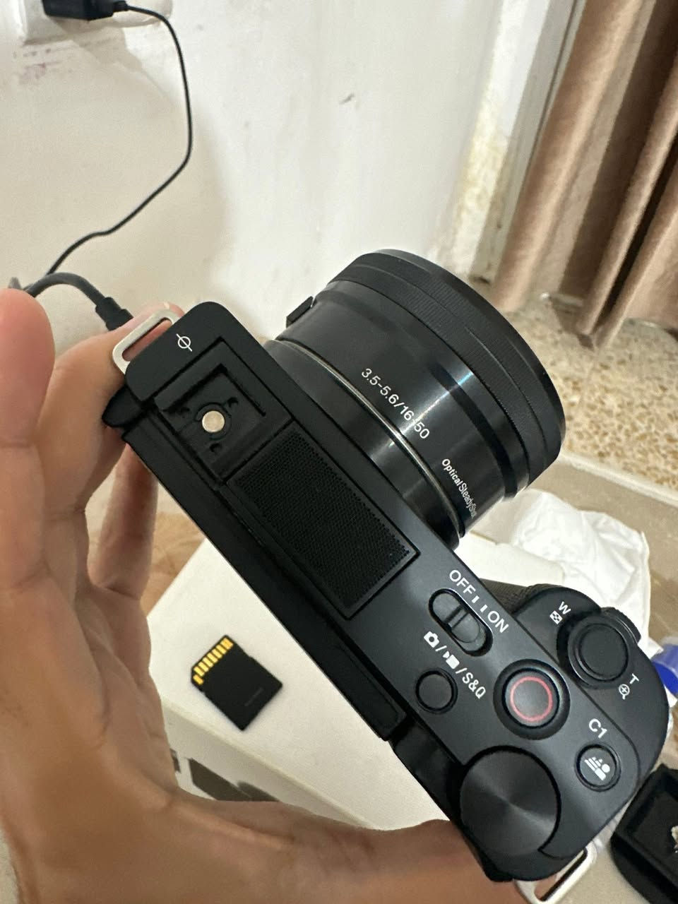 كاميرا Sony zv e10 للبيع
مستعملة حالها حال الجديد ، استخدمتها شهر بس وضميتها

الي يريدها يراسلني خاص ادزلة فيديو الها  
وياها الكارتونة والشاحنة مالتها والعدسة الاصلية
موجود توصيل ،


**إذا كنت صاحب هذا الإعلان وتريد حذفه لأي سبب، رجاءا أرسل رسالة إلى الدعم الفني**