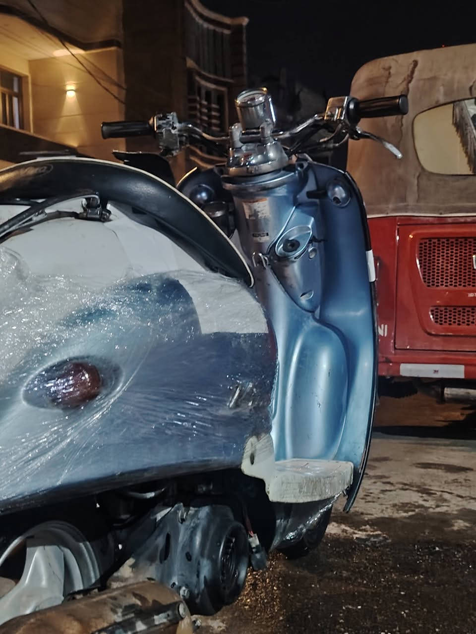 السلام علیکم دراجه للبيع ٦٠ عبد الحليم قفل اكسن محرك خير من الله اي نقص ما بيها الدراجه نضيفه الله شاهد اشاير يمنه يسره كله شغال لايت عالي ناصي بك لايت كله شغال الدراجه ربع هندر وسلف شلعه ما تسولف  العنوان بغداد حي العامل الاتصال على الرقم ***********
