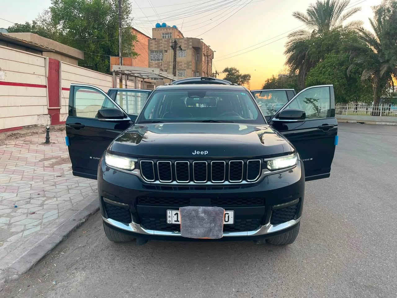 جيب كراند شيروكي 7راكب لمتد
الموديل2023 وارد امريكي🇺🇸
حادثها جاملغ وبنيد بدون دواخل 

المحرك: ‎  V6 3.6L

العداد: 74الف مايل

المواصفات:

* دفع رباعي 4x4. 

* رادار امامي مع مانع تصادم. 

* تحذير الخروج عن المسار . 

* تحذير النقطة عمياء ⚠ .

* نظام تحذير عند التقاطعات.  

* نظام تقليل الضجيج داخل المقصورة. 

* إنارة محيطية. 

* تعديل وضعيات مقود السائق كهربائيا. 

* مرايا تعتيم ذاتي. 

* شاشه كبيرة 10.1 انج . 

* نظام الخرائط (GPS).

* لوحة القيادة بقياس 12 أنچ. 

* كير شفتر بالستيرن. 

* المصابيح الأمامية LED.

* كشافات الضباب LED. 

* دخول ذكي. 

* بصمة على 5 ابواب للدخول الذكي. 

* تشغيل عن بعد.

* الصندوق الخلفي كهربائي.

* ذاكرة لحفظ وضعيات الجلوس للسائق. 

* المقاعد الأمامية كهربائية.

    • كشن منفصل vip 

* المقاعد الأمامية تدفئة.

* حساسات امامية. 

* حساسات خلفية. 

* مكيف خلفي

* تدفئة ستيرن. 

* مانع تصادم خلفي.

* بلوتوث تلفون. 

* محدد سرعة. 

* نظام التشغيل والاطفاء الاوتوماتيكي ( Auto Start System ).
السعر 250$ دفترين وخمسين ورقه  وبيها مجال مكاني بغداد 
***********
