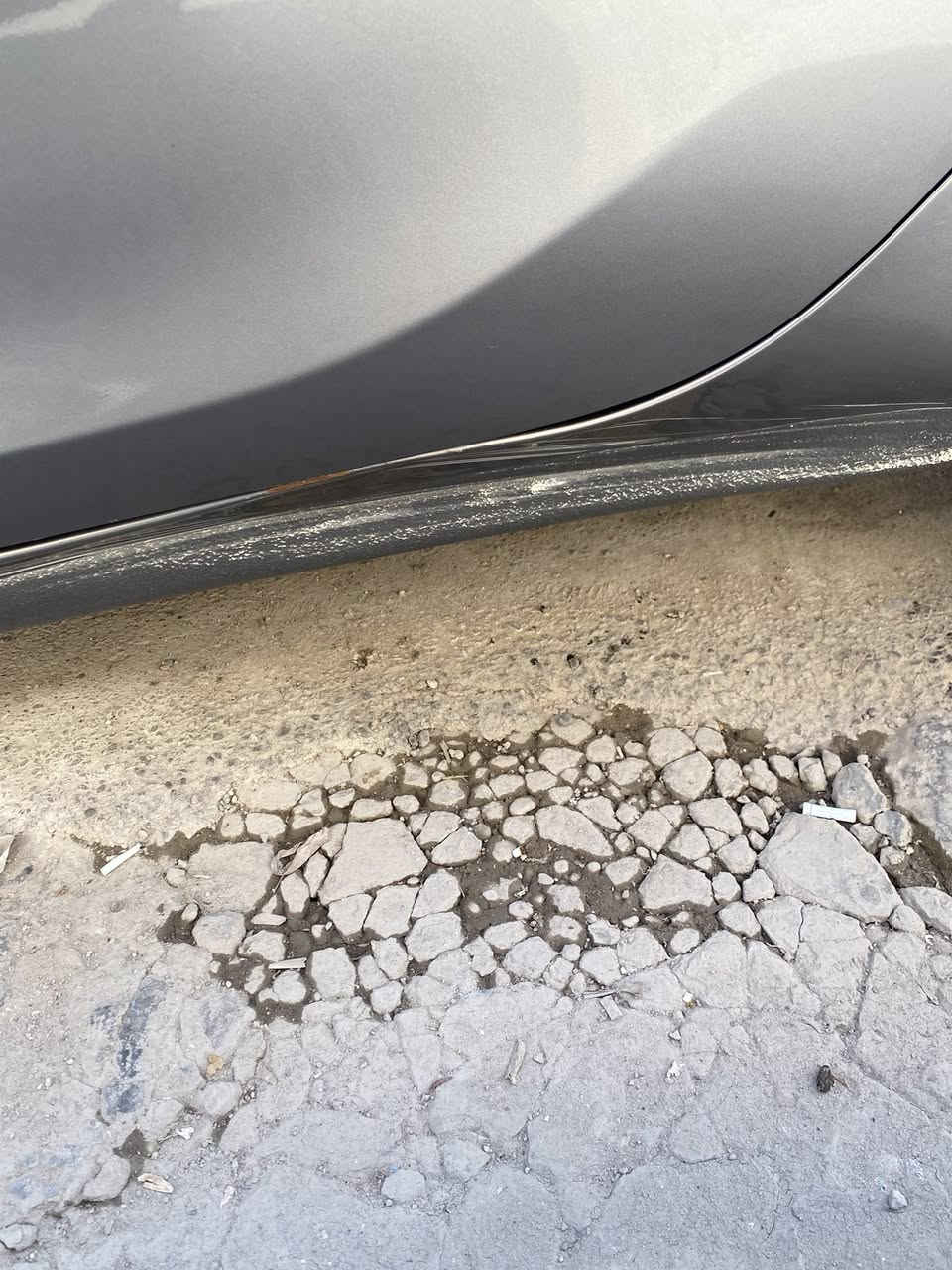 السلام عليكم كيا بيكانتو 2023 للبيع ماشيه 16301 kmمحرك 1400 دوش مري شفط تبريد ثلج بيهه طخه بالدوسه فقط والباقي مقفول وكلشي موضح بالصور مكاني بغداد الجهاد حي الرفاق هاتف *********** السعر 122 ورقه وبيهه مجال
