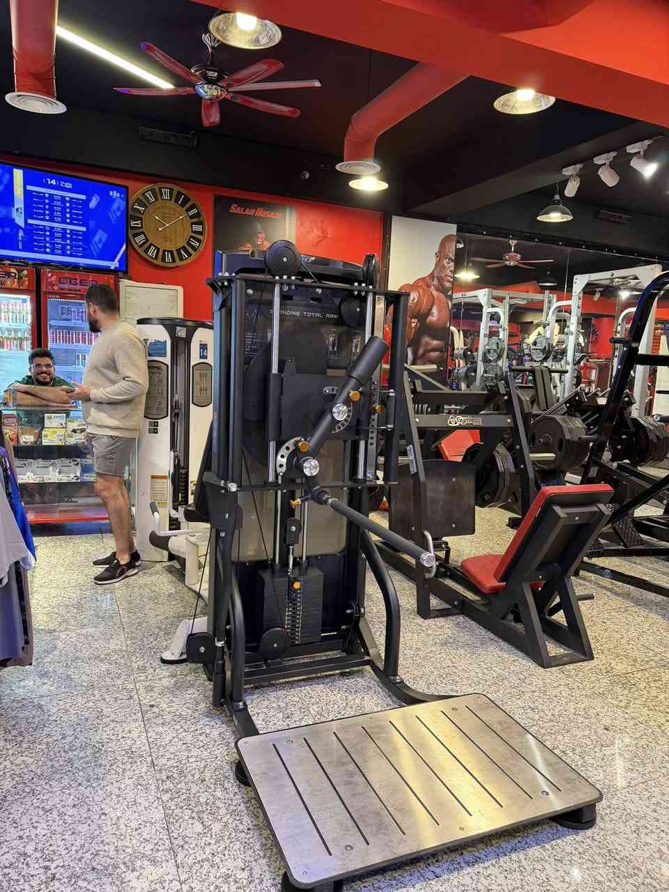 تم تجهيز صالة اولمپيا جيم في منطقة زيونه بجهاز الكيل و التراي الواقف للاتصال و الاستفسار 
***********
***********
