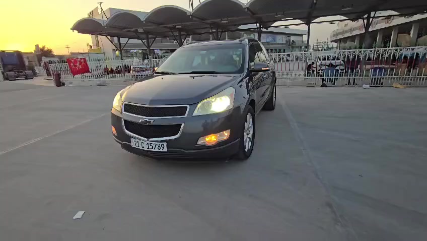 آلسلام عليكم شيفروليه ترافرس LT موديل 2009
كفاله عامه  بيها فقط مكانين بارد
وارد خليجي داخل بيجي كشن كهربائي 7 راكب تبريد ثلاث قطع خير من الله ثلج تدفئه شغاله محرك 6 سلندر 3.6 كامره خلفيه حساسات شاشه اصلي تشغيل عن بعد فتحه بانوراما صندوق كهربائي
لايت زنون شاشه وسطيه DVD شغاله مع شاشه الاماميه كشنات تدفئه هوك خلفي حساسات خلفي شاشه جبيره سماعه دمام 
 سنويه جديده ورقم جديد تحويل وكاله حاضر هزه جديده سنويه نافذه لسنه 2030 سياره جديده بمعنه كلمه ماشيه 198 الف كيلو متر حقيقي مكينه وكير وحداديه كلهن بشرط كارتون مكان السياره البصره 
     السعر 105 وبيها مجال للطيبين
 ***********
