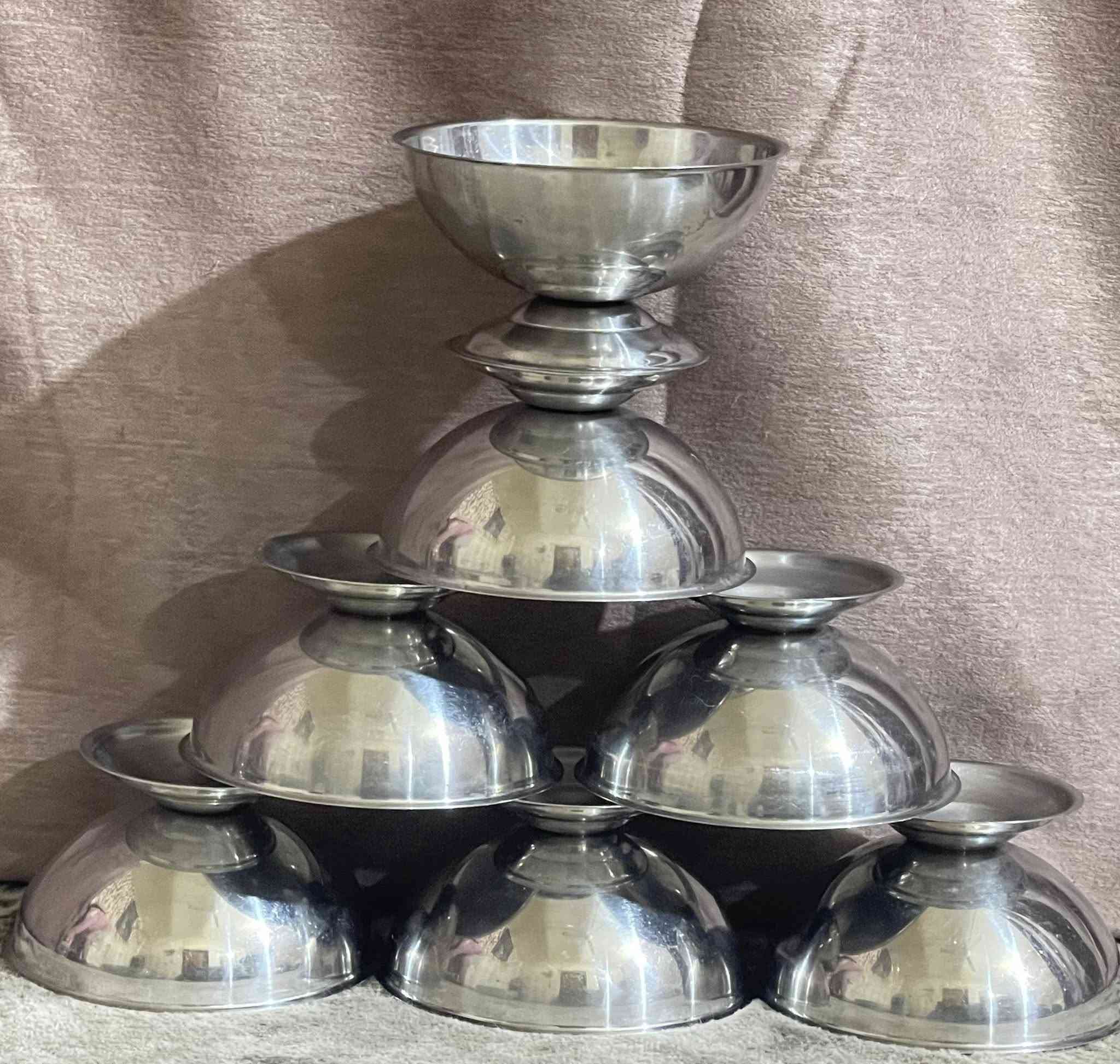 (٧) قطع مقدمات او تمريات او كاسات للآيس كريم والمحلبي والكاستر ستانلس ستيل ثقيل جداً لطيفات للتقديم قياس قطر القطعه ١١ سم السعر خاص لطفاً يوجد توصيل لكل محافظاتنا الحبيبه


**إذا كنت صاحب هذا الإعلان وتريد حذفه لأي سبب، رجاءا أرسل رسالة إلى الدعم الفني**