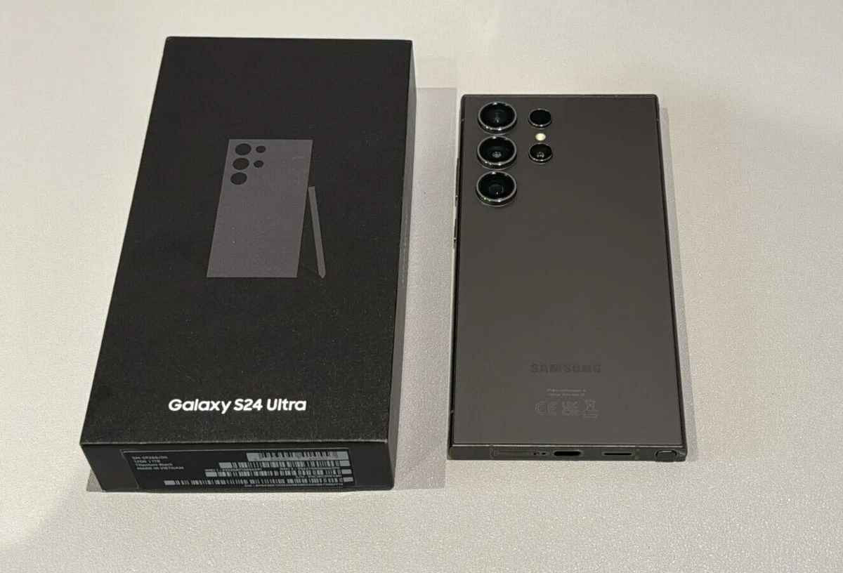 للبيع: Samsung Galaxy S24 Ultra - مستخدم
 نظافة تامة بالكامل
 باللون الرمادي التيتانيوم المميز،
الجهاز بحالة ممتازة جداً (شبه جديد) مع كامل المواصفات القوية.
​المواصفات الفنية=
​ذاكرة التخزين: 256 جيجابايت.
​الذاكرة العشوائية (RAM): 12 جيجابايت.
​نظام التشغيل: أحدث واجهة One UI 8.0
 مع نظام Android 16.
​حالة البطارية: ممتازة جداً وتدوم طويلاً.
​مميزات إضافية:
​الجهاز نظيف كلش ويا شاحنته الاصليه
​يأتي مع كفرين شفاف وكفر ثاني شكاكي لحمايته.
​الموقع: البصرة
​السعر: 900 الف
للتواصل واتساب: (***********) البصرة, العراق
