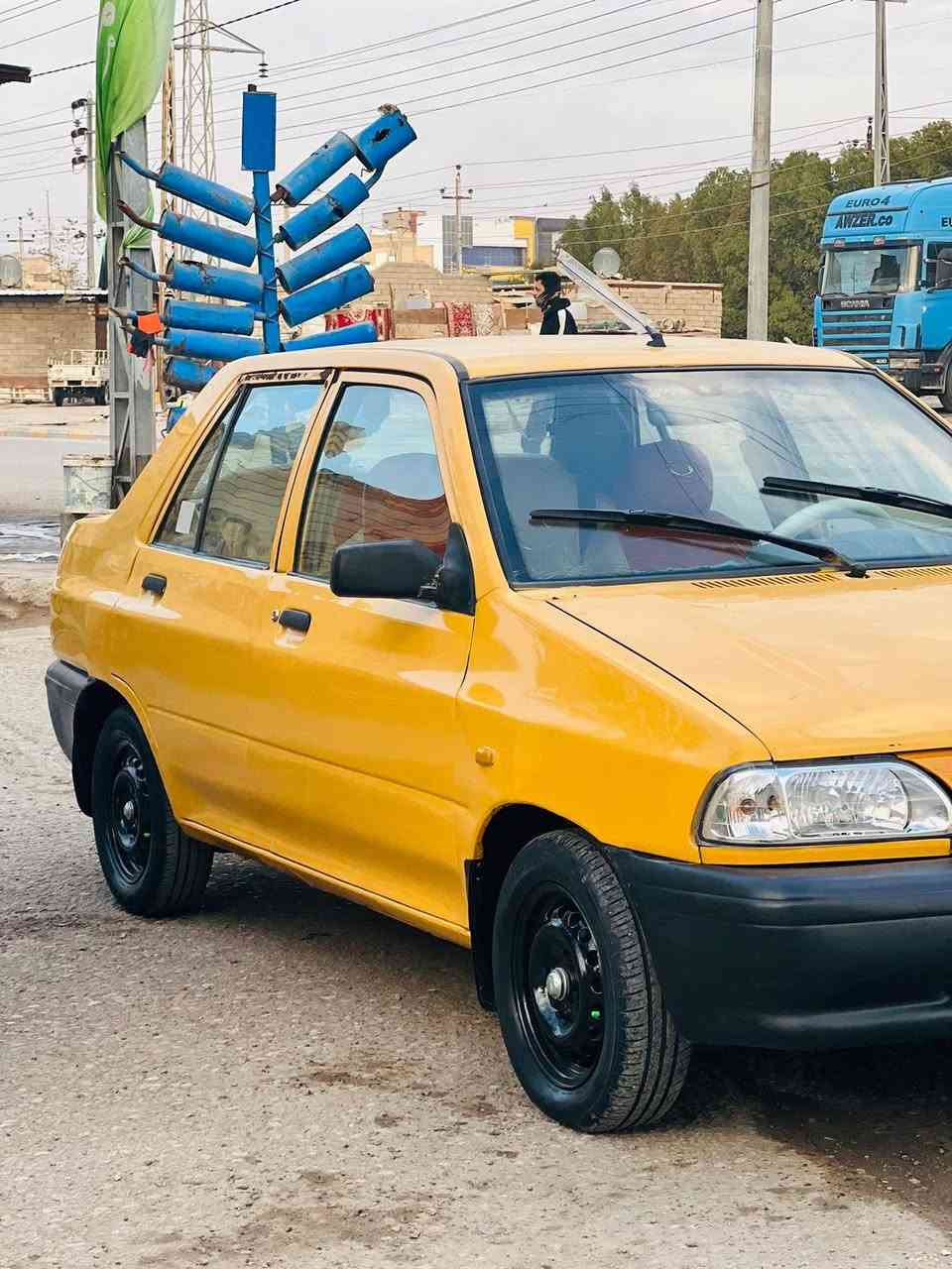 السلام عليكم سايبه للبيع موديل ٢٠١٥ السياره جاهزه مابيها نقص حداديه تخم تاير كله جديد مكان السياره ناصريه مركز بيها رشات صبغ وباب السايق مبدل السعر ٣٠، ***********
