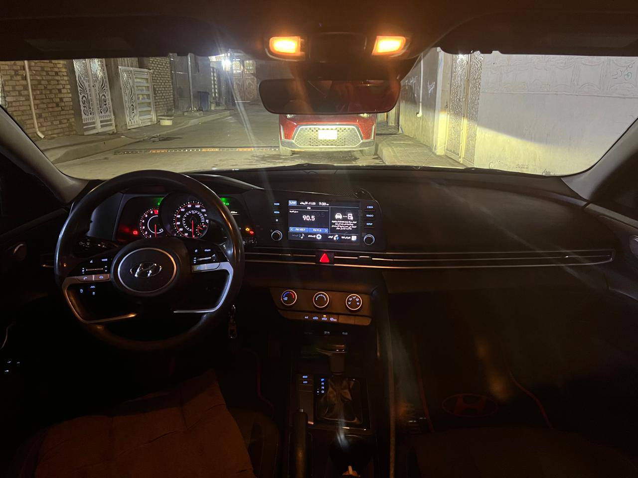 (النتره هونداي للبيع) 
مديل 2021 محرك كير مكفول السياره جديده الغود شواصي مابيه شئ صور الحادث داخل نشر سنويه بسمي رقم بغداد 
الموصفات 
تحكمات ستيرن
تبريد ثلج 
كاربلي شاشه 
رادار  مري جانبي
اوتو ستوب 
مثبت سرعه 
قياده ذاتيه 
رادار اماي بريك 
حساسات اماميه 
 رقم الهاتف 
(***********)
