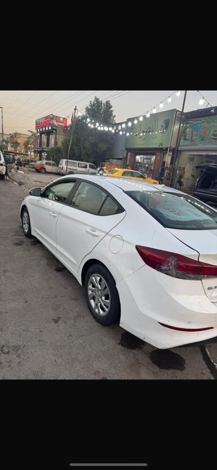 النترا موديل 2017 وارد امريكي
مراوس ب ماليبو موديل 20 وفوك 

محركها 2000دوش ماشية  105ميل
سيارة رقم بغداد وبأسمي 
كير ATM ومحرك ممفتوح ومكفولات وتبريد ثلج 

سيارة بيها تكشير بالكصة مال قمارة ونصبغت ع التكشير فقط بالكصة يعني مو قمارة كاملة

حادثها بامريكا قبق صندوق وراجع نفسه وصور مرفقة بالمنشور حادثها كلش خفيف وبالعراق صار بيها ضربة بلبنيد ورجع ع بارد 
وسيارة بيها طخات خفيفه بلباب وبلدوسة ومرفقة بلمنشور

مكان السيارة بغداد شارع فلسطين

رقم صاحب السيارة 
***********
