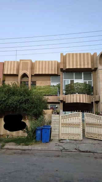 حي الجهاد مربع الطائي المساحة 200 متر صالة وحولي كبير وغرفة نوم وصحيات عدد2 وكراج وحديقة ومطبخ 
الطابق الثاني 4غرفة نوم وحمام وبيتونة وسطح بي غرفة سندويچ كبيرة***********
