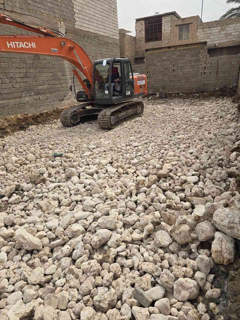 للبيع قطعه 100 متر 5×20 في الطاقه قطاع 17 بصف ملحق المعلمين  على ساحه وبيه اجازه بناء السعر 60 للاستفسار ***********
