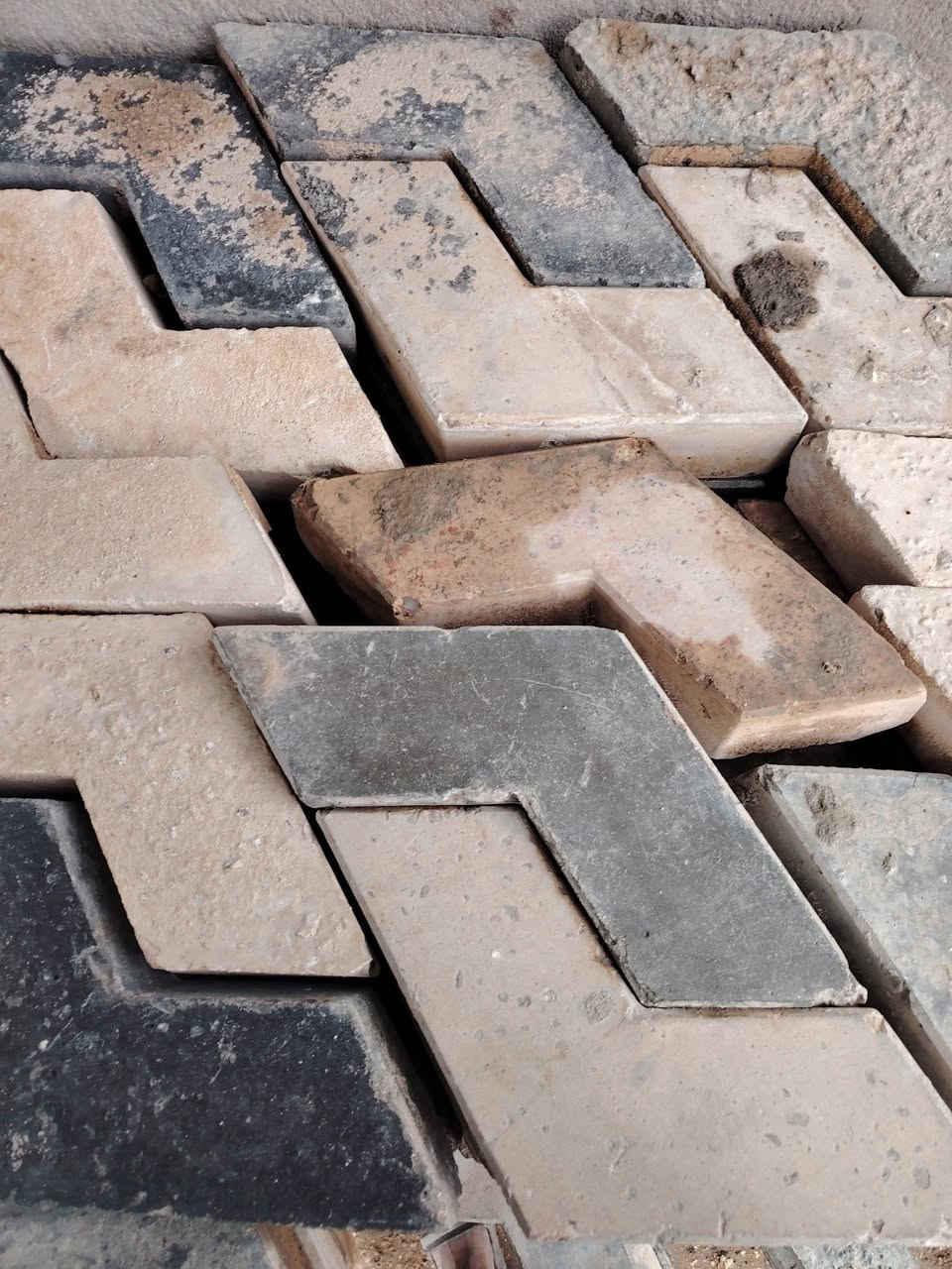 مقرنص /انتر لوك 15 متر
مستعمل للبيع
ناصرية 
***********
