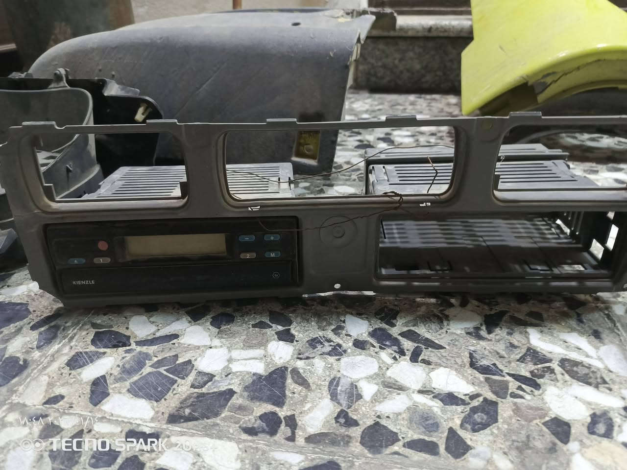 السلام عليكم غراض اتيكو للبيع السعر مناسب مكان بغداد 
***********
