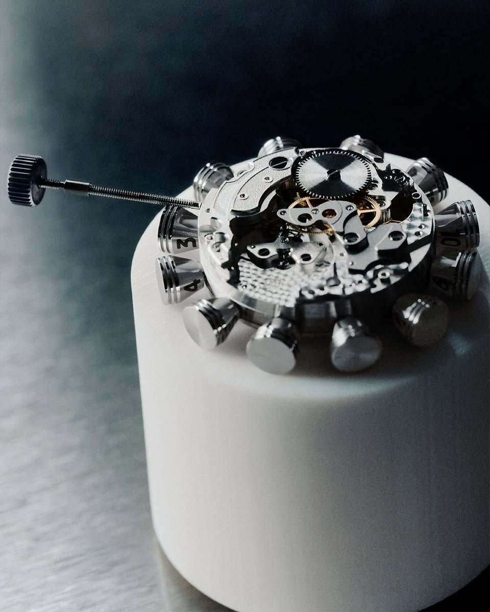 Full speed ahead.​

A convergence of 274 components, the new TAG Heuer Monaco Speed 12 channels the adrenaline of the racetrack into the precision of high-end watchmaking. ​

Inspired by legendary 12-cylinder engines, its 12 rotating markers are shaped like pistons, while the central grooves of the dial mimic the engine covers of high-performance cars. As the minute hand completes a full rotation around the dial, a precise sequence unfolds: one piston returns to its initial position, while the following one executes a precise 90-degree turn, resulting in a dynamic display of time and a striking balance between watchmaking tradition and avant-garde design.​

tag.hr/MonacoSpeed12

#TAGHeuer #TAGHeuerMonaco


**إذا كنت صاحب هذا الإعلان وتريد حذفه لأي سبب، رجاءا أرسل رسالة إلى الدعم الفني**
