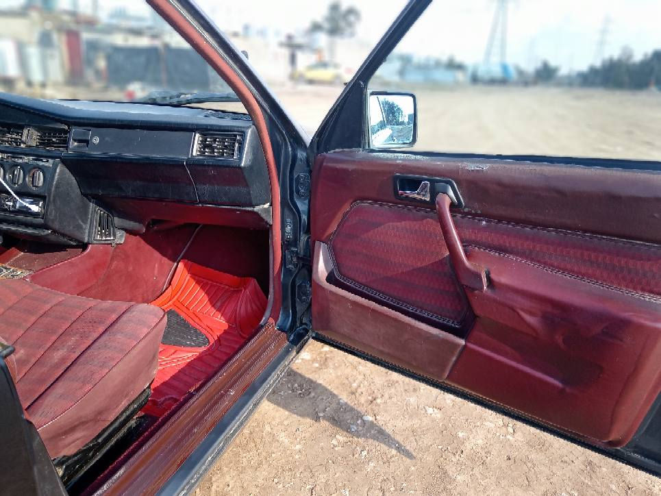 مارسدس حجم 190 موديل 1989 محرك ديزل(كاز) اربه بستن سوبر كير توماتيك شرط بدون ضرر صبغ مكانات داخلها نضيف بلادي صدر امامي خلفي جديد كهربائيات كلها شغاله تدفئه شغال تبريد فقط منقص غاز سياره جاهزه شغل وطلع وين ماتريد رقم الماني وسنويه خضرا منتهيه وشرط التحويل  السعر 35 مكانها ايسر الموصل
***********
*********** موصل, نينوى
