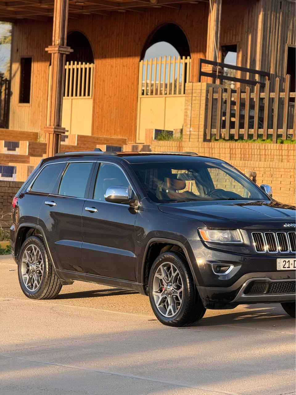 سلام عليكم 
جيب لاريدو موديل 2016 
مواصفات 
تحكم استرين 
كشن تدفئه 
تبريد مركزي 
ويل افور لاند 
باقي مواصفات معروفه لاريدو 
سياره بيه 5 قطع صبغ بدون دواخل بدون ايرباك شرط
سنويه وهزه جديد 
سياره مكانه كركوك 
سعرها 173 وبيه مجال 
الاستفسار عل رقم الاتي 
*********** كركوك, العراق
