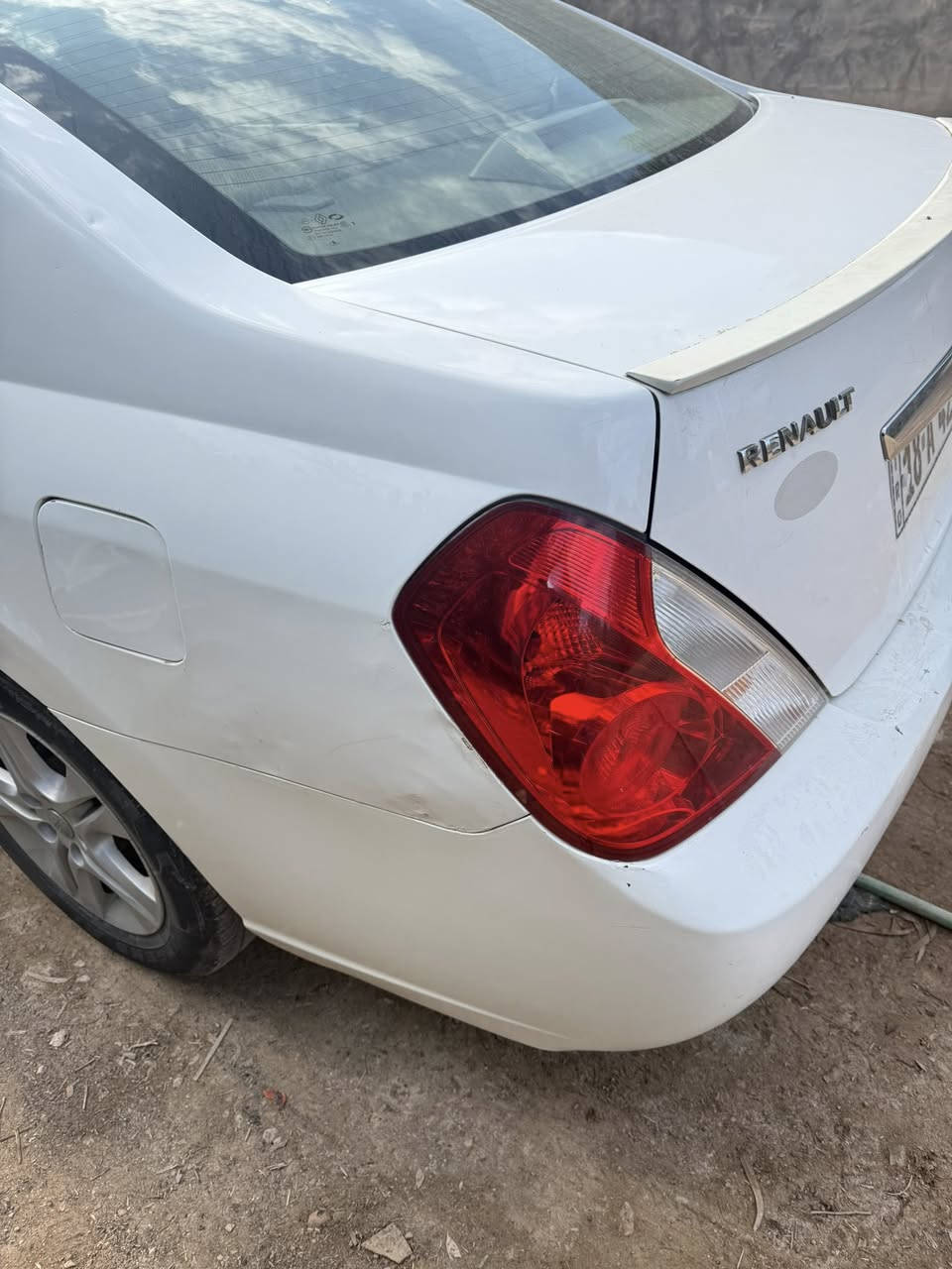 السلام عليكم سافران ريو 2011 بيها باردات. وبيها خط معجون وصبغ. حدادية جديدة دوشمة جديدة 90 وبيها مجال   ***********
