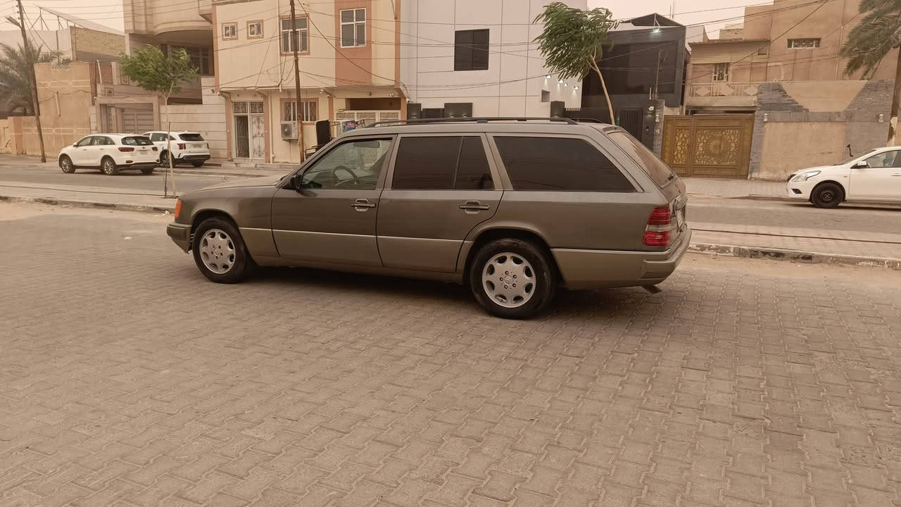 مرسيدس موديل 1992 رقم بغداد سياره مكينه بلاد كير تخم تأير حداديه جديده سياره أحله من بل صوره مكفوله من ضربه سعر 51 بيه مجال العنوان نجف ‏‪***********‬‏
