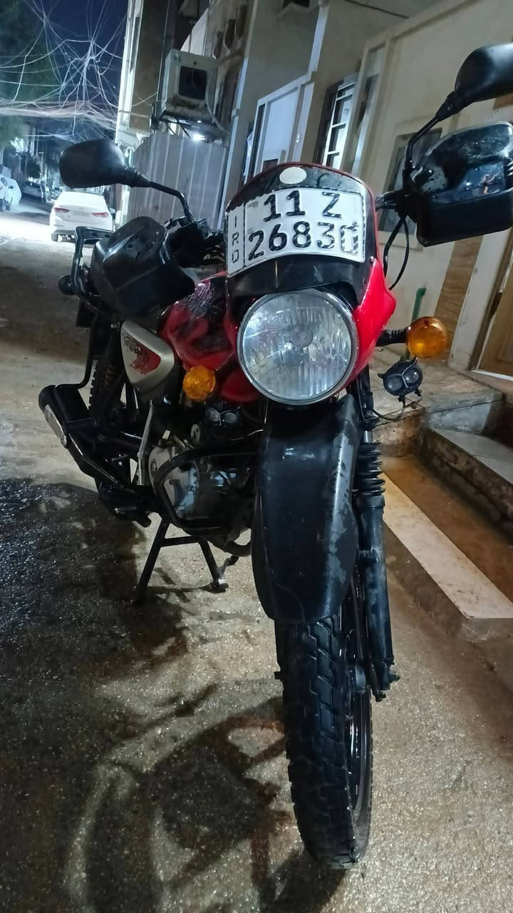 السلام عليكم بوكسر موديل ٢٣ مجفته مره وحده تجفيت مال شركه نقصها بس اشاره واكعه وكدامك بلصوره ودواسه مرقمه رقم انكليزي رايدها مليونين وبيها مجال 
***********
