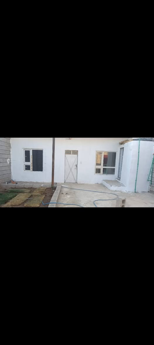 السلام عليكم بيت بمنطقه البدوانيه ديالى مقابل مدخل الاسود كامل بس تكعد بي 
المساحة 350 متر 
جنس العقار /عقد 35
السعر 10 ملايين 
الرقم /***********
