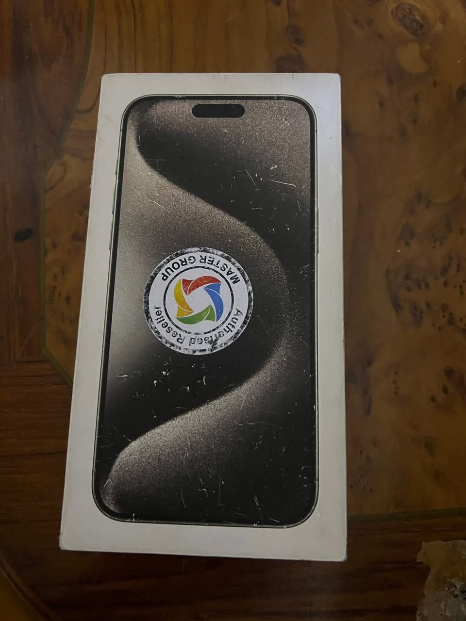 ⚠️(((للبيع فقط))) ايفون 15PRO MAX
🔹الجهاز ماستر شرق اوسط نموذج M
🔹 اللون: تيتانيوم 
🔹 الذاكرة: 256GB
🔹 حالة الجهاز: نظيف جداً / استخدام خفيف
🔹 صحة البطارية: 89% بلاديه 
🔹الجهاز كامل كلشي شغال بي ونضيف 
🔹الجهاز بلادي بدون اي تبديل فقط وكع وصار فطر صغير بل ضهر والشاشه صار بيه خطين ونقطه سود
📦 مع الكارتونه مالته 

  ++ اشتريتله شاشه تجارية وياه مشاده
   
💰السعر وياه الشاشة: 745،000 وبي مجال بسيط

💰 السعر بدون الشاشة : 690،000 الف بي مجال بسيط 

📍 الموقع: بغداد الغزالية شارع المشجر
📞 للتواصل: ***********
